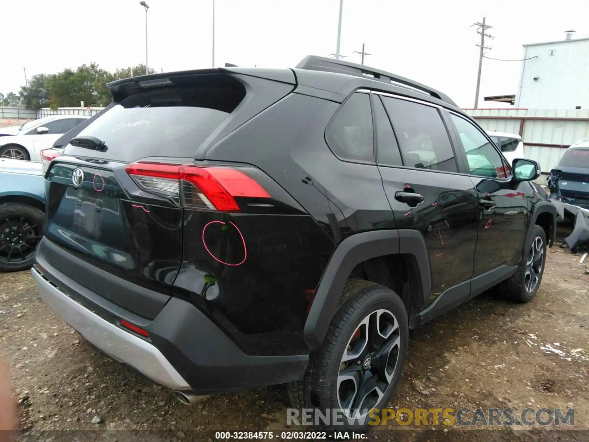 4 Photograph of a damaged car 2T3J1RFV4MW161512 TOYOTA RAV4 2021