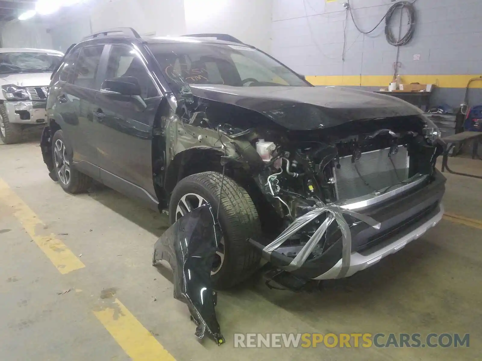 1 Photograph of a damaged car 2T3J1RFV8MW154871 TOYOTA RAV4 2021