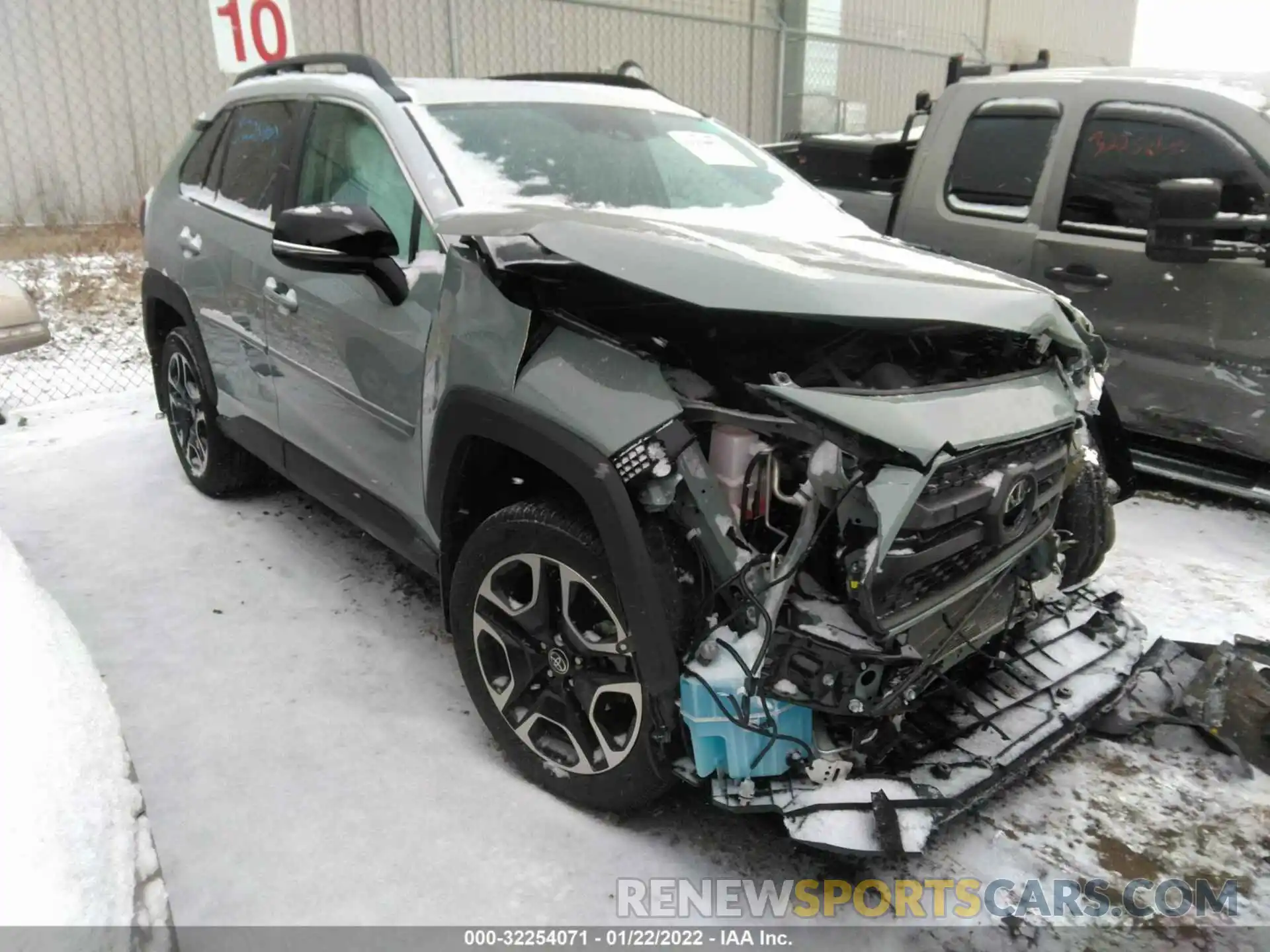 1 Photograph of a damaged car 2T3J1RFV9MW169055 TOYOTA RAV4 2021