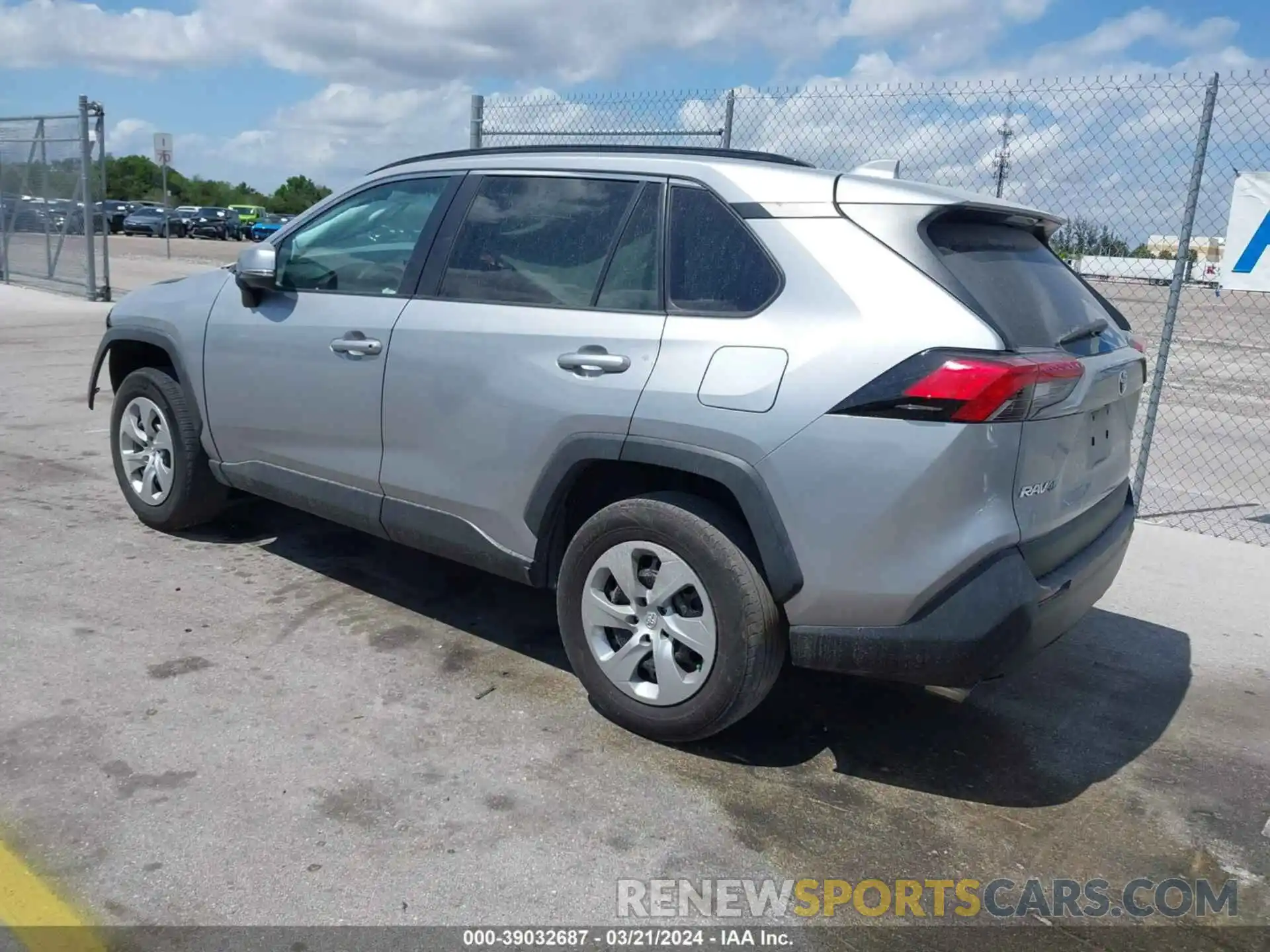 3 Photograph of a damaged car 2T3K1RFV0MC087124 TOYOTA RAV4 2021