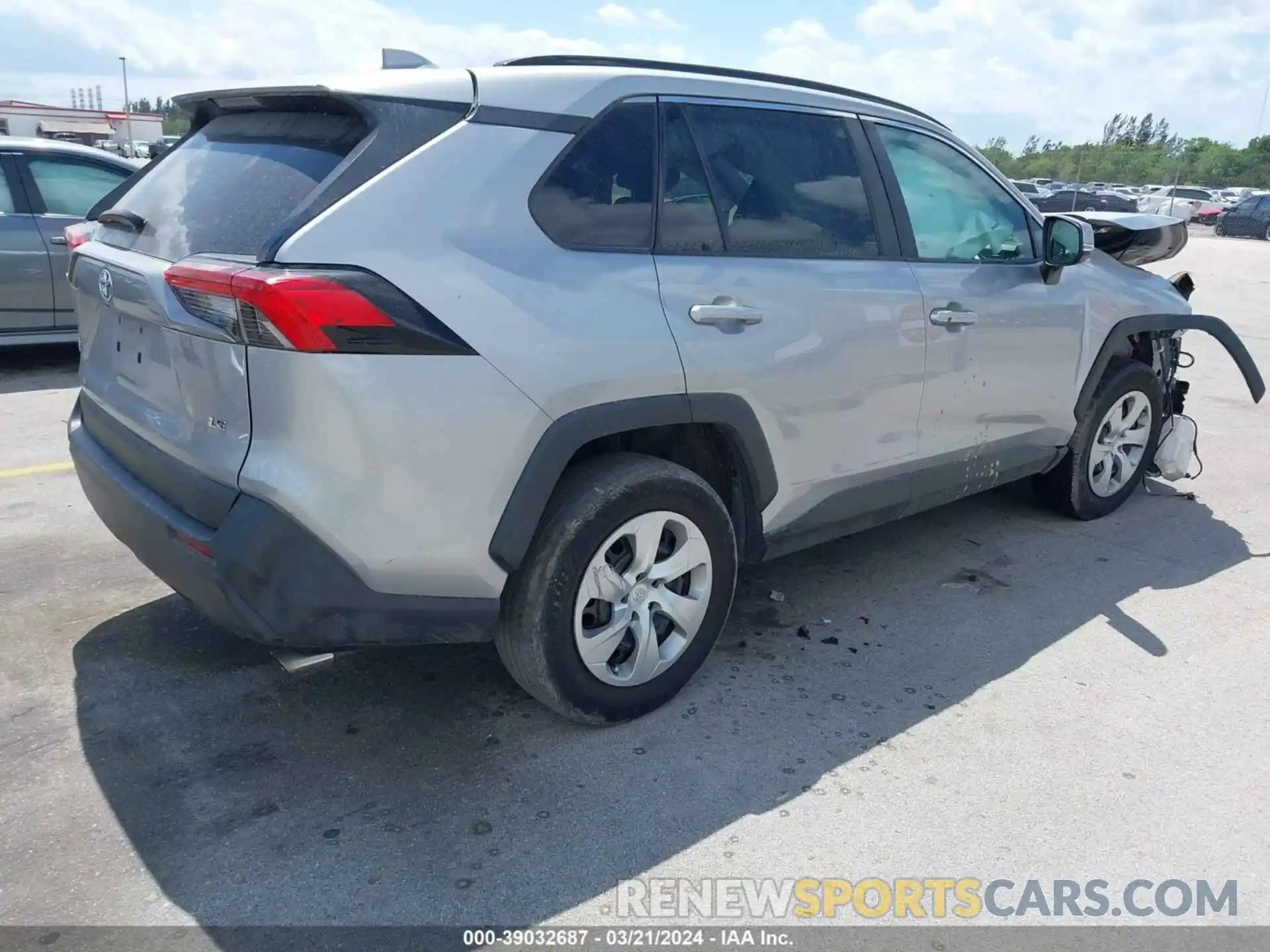 4 Photograph of a damaged car 2T3K1RFV0MC087124 TOYOTA RAV4 2021