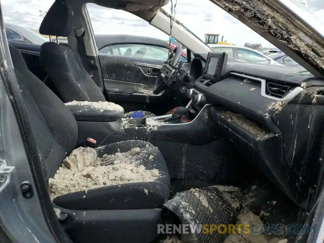 5 Photograph of a damaged car 2T3K1RFV1MC091537 TOYOTA RAV4 2021