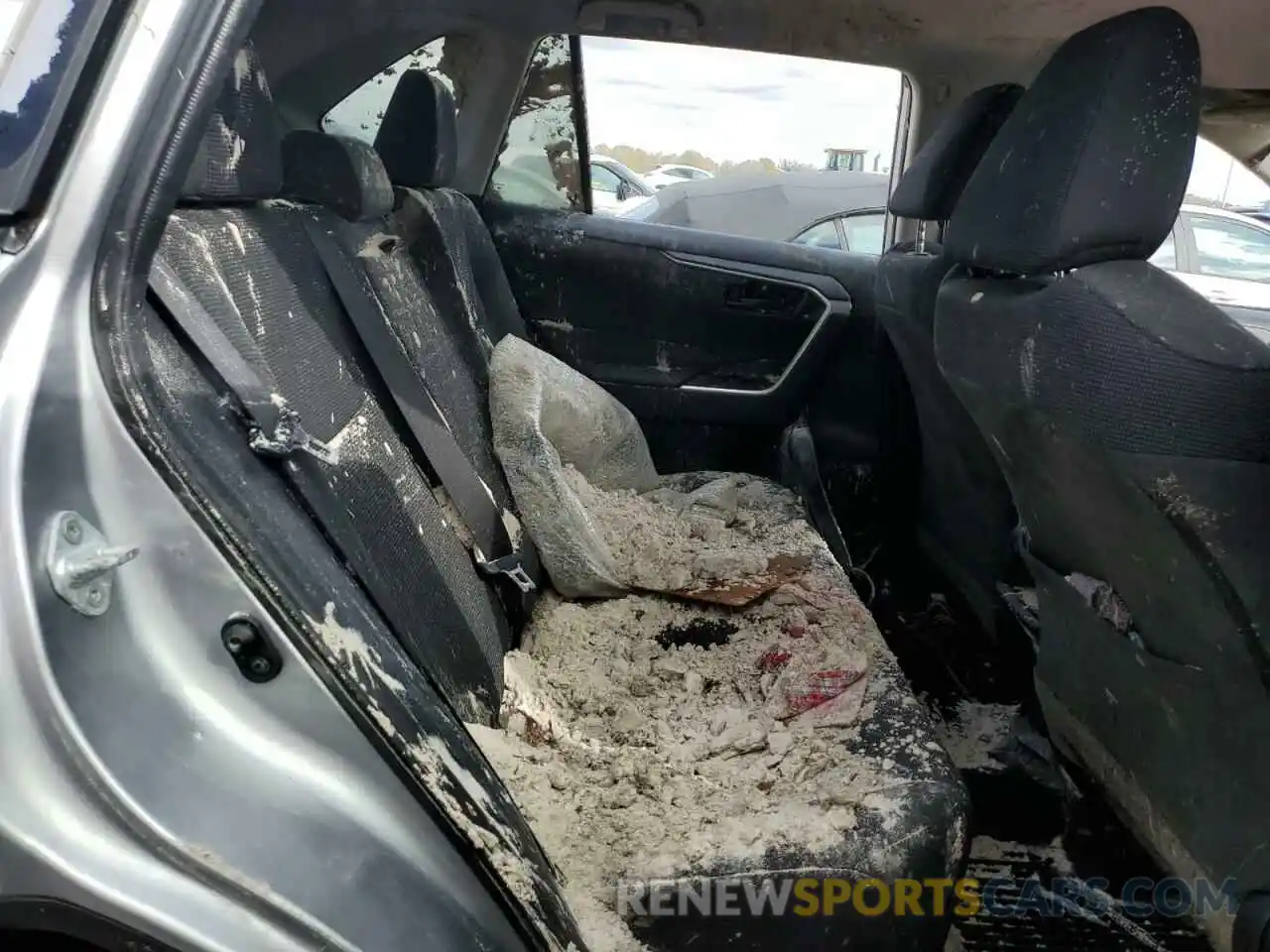 6 Photograph of a damaged car 2T3K1RFV1MC091537 TOYOTA RAV4 2021