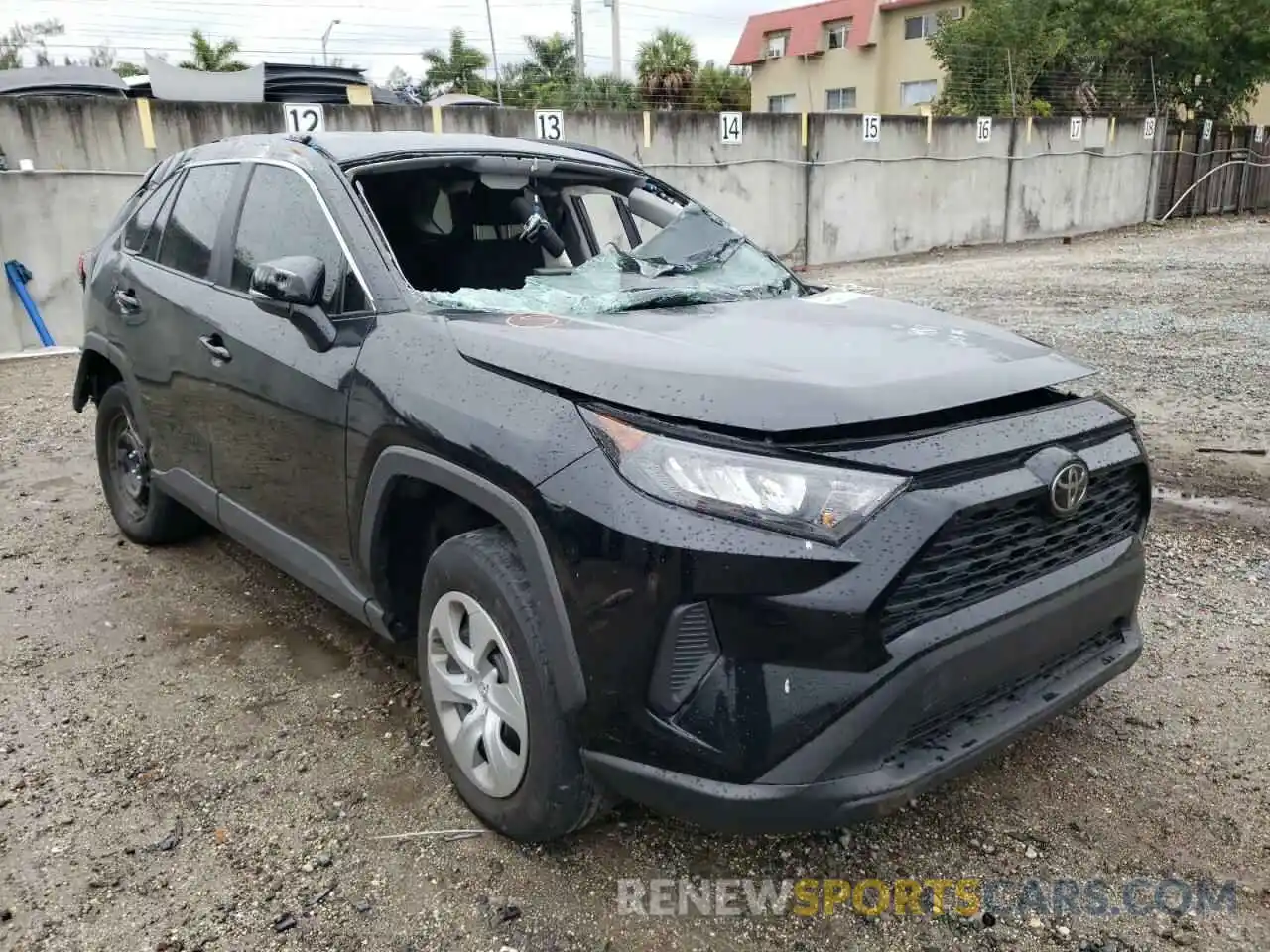 1 Photograph of a damaged car 2T3K1RFV2MC114811 TOYOTA RAV4 2021