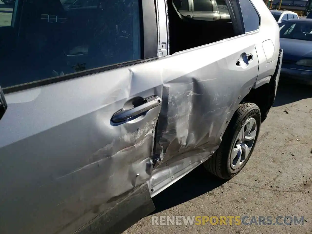 9 Photograph of a damaged car 2T3K1RFV3MC113960 TOYOTA RAV4 2021