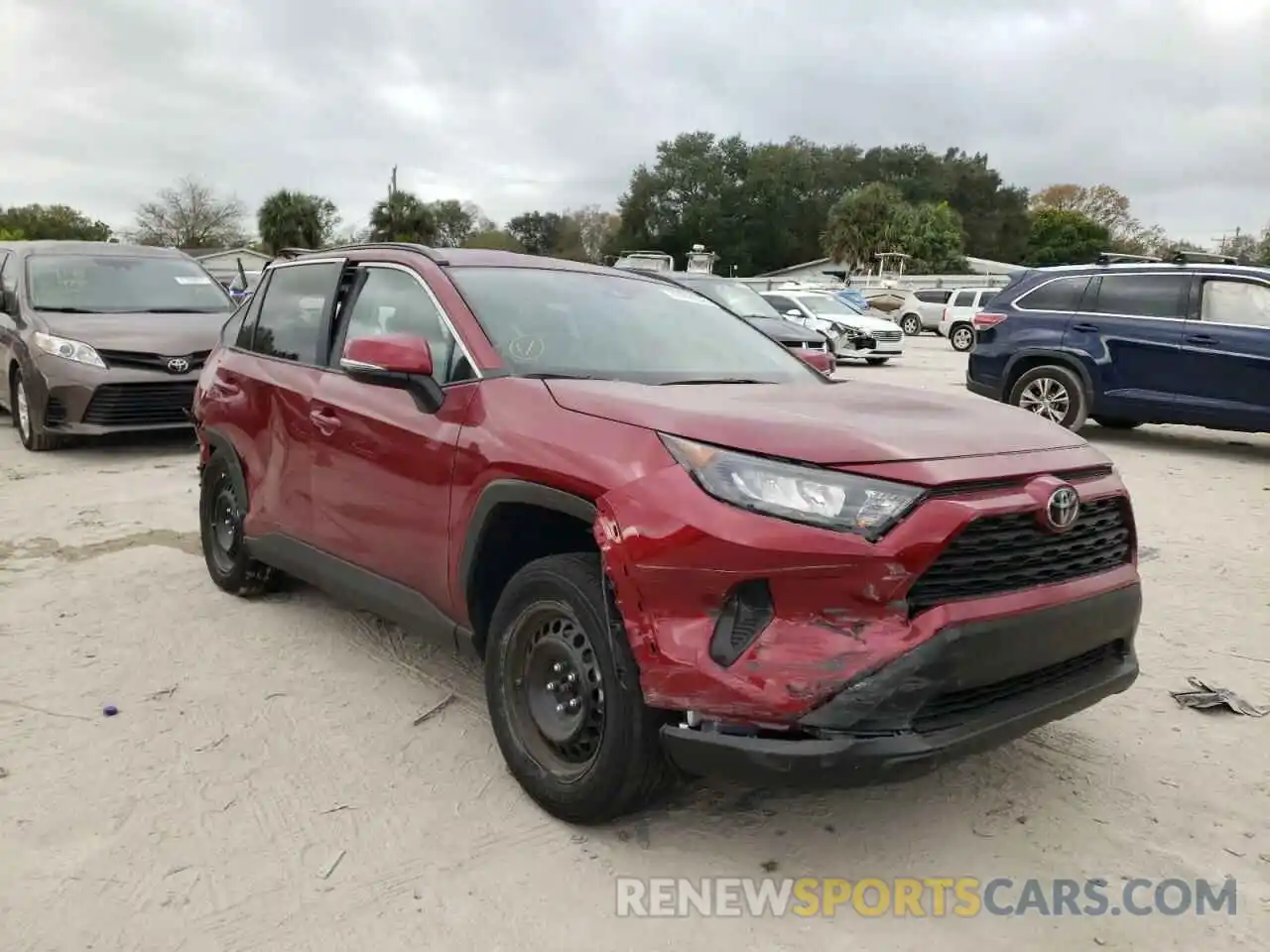 1 Photograph of a damaged car 2T3K1RFV3MW139182 TOYOTA RAV4 2021