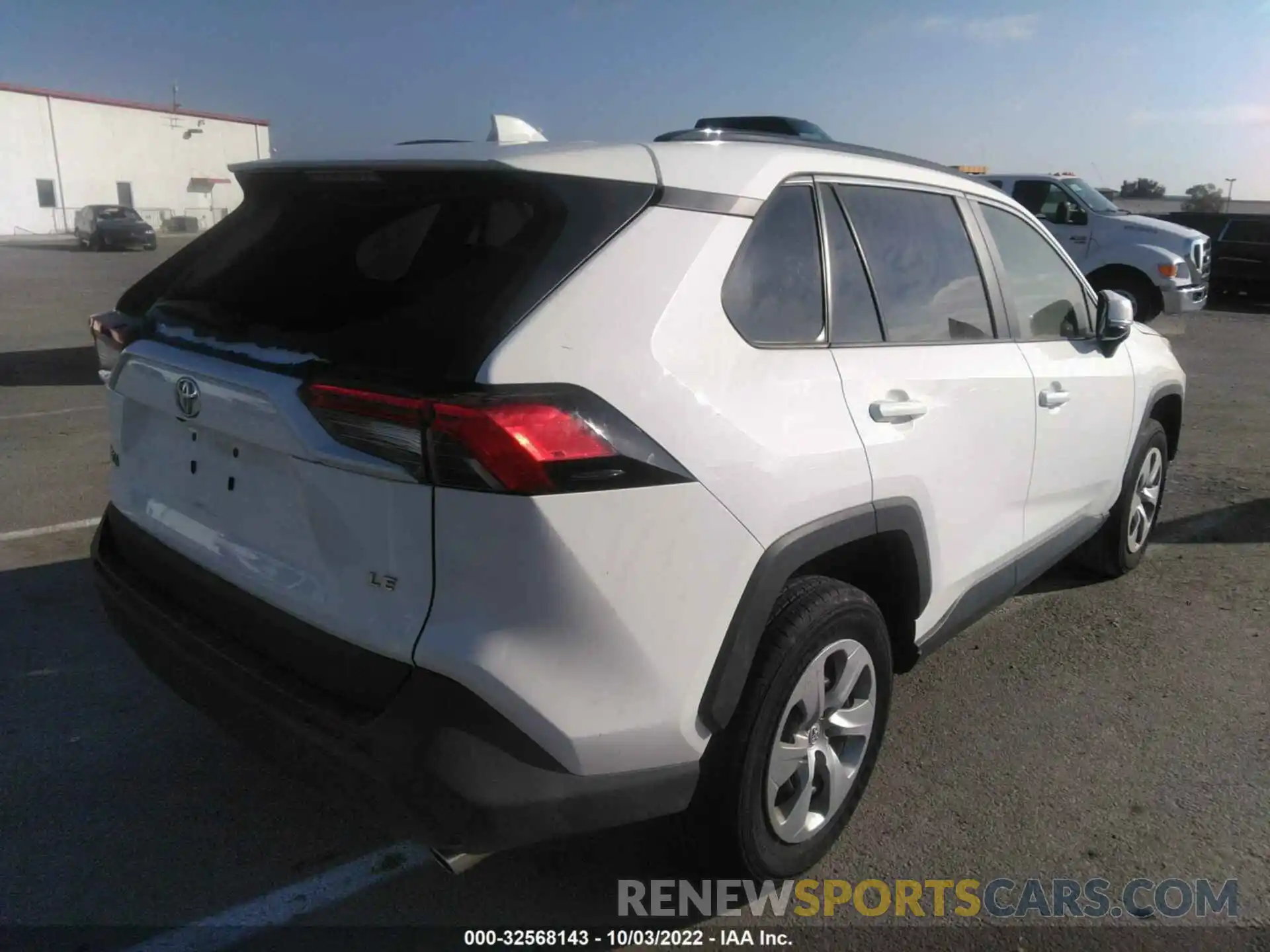 4 Photograph of a damaged car 2T3K1RFV4MC092116 TOYOTA RAV4 2021