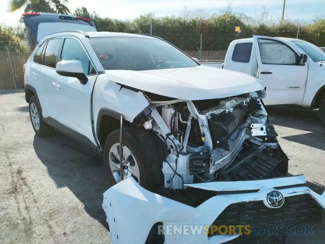 1 Photograph of a damaged car 2T3K1RFV6MC129392 TOYOTA RAV4 2021