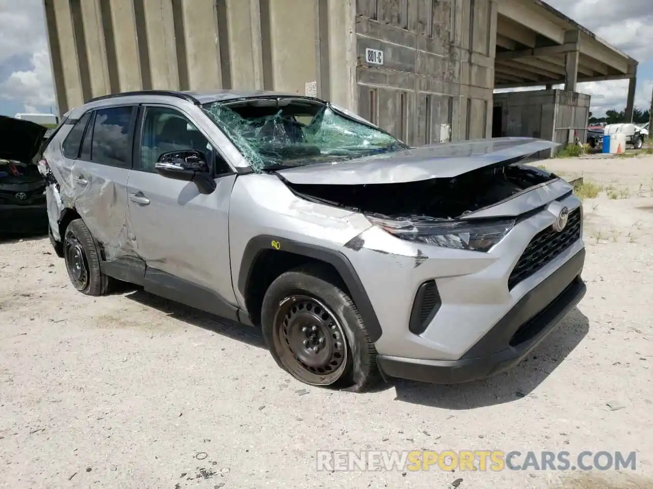 1 Photograph of a damaged car 2T3K1RFV7MC157461 TOYOTA RAV4 2021