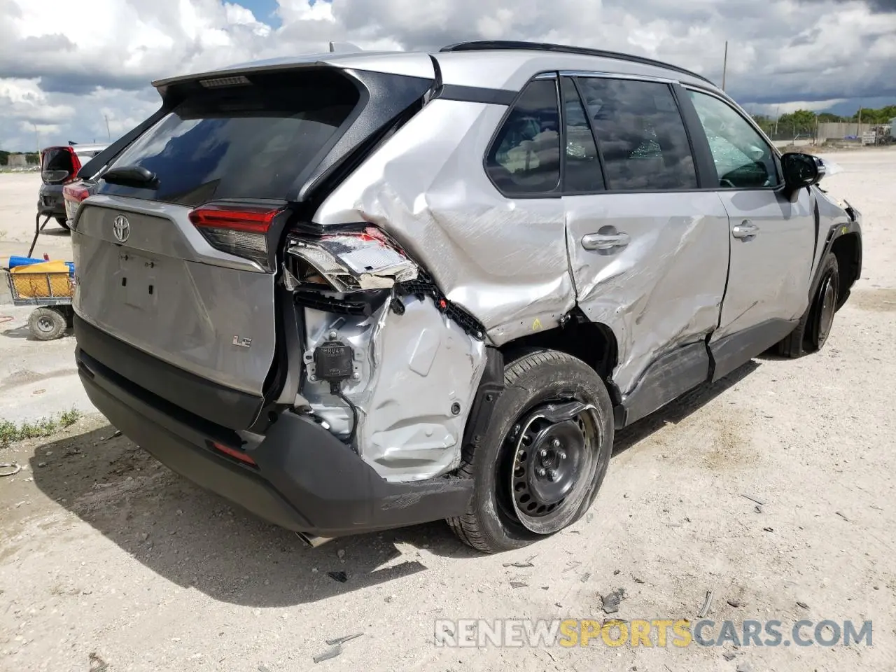 4 Photograph of a damaged car 2T3K1RFV7MC157461 TOYOTA RAV4 2021