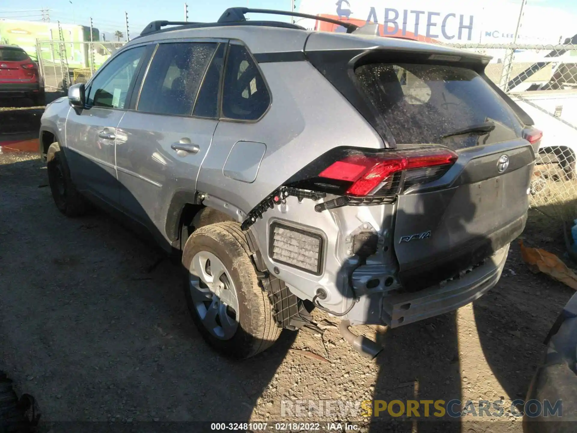 3 Фотография поврежденного автомобиля 2T3K1RFV8MC093480 TOYOTA RAV4 2021