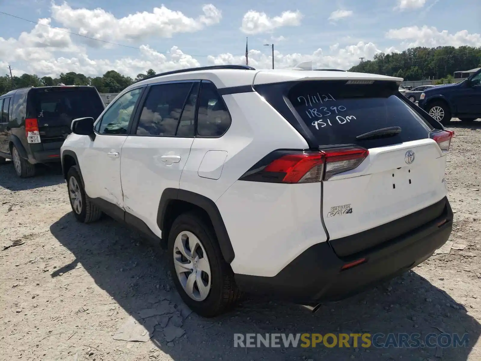 3 Photograph of a damaged car 2T3K1RFV8MC104302 TOYOTA RAV4 2021