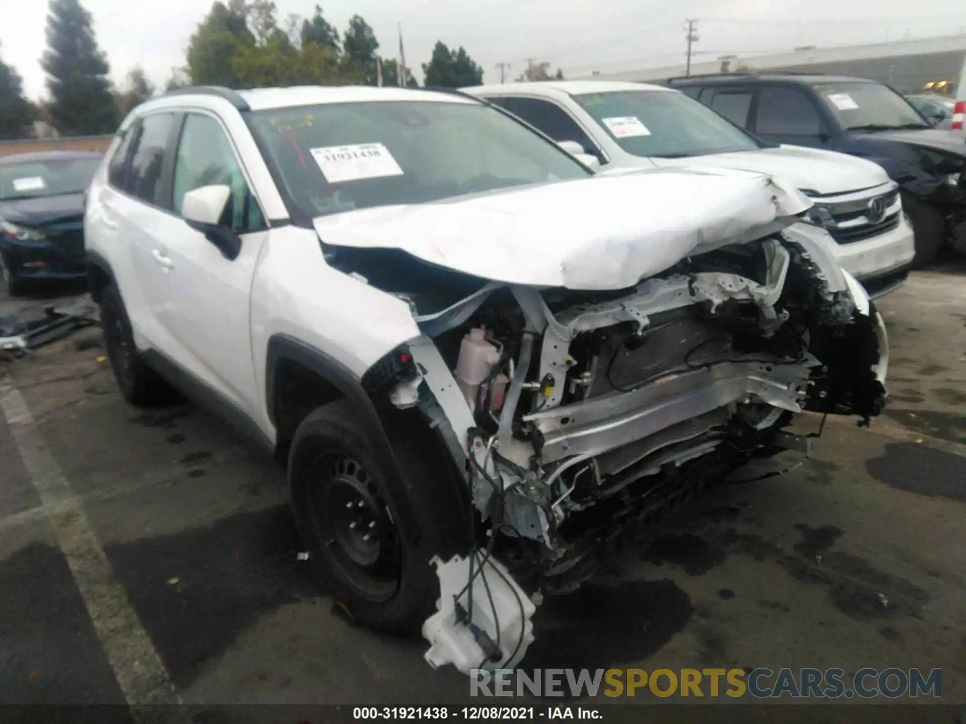 1 Photograph of a damaged car 2T3K1RFV8MC107474 TOYOTA RAV4 2021