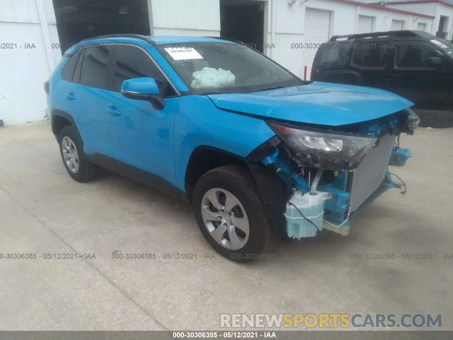 1 Photograph of a damaged car 2T3K1RFV8MW135743 TOYOTA RAV4 2021