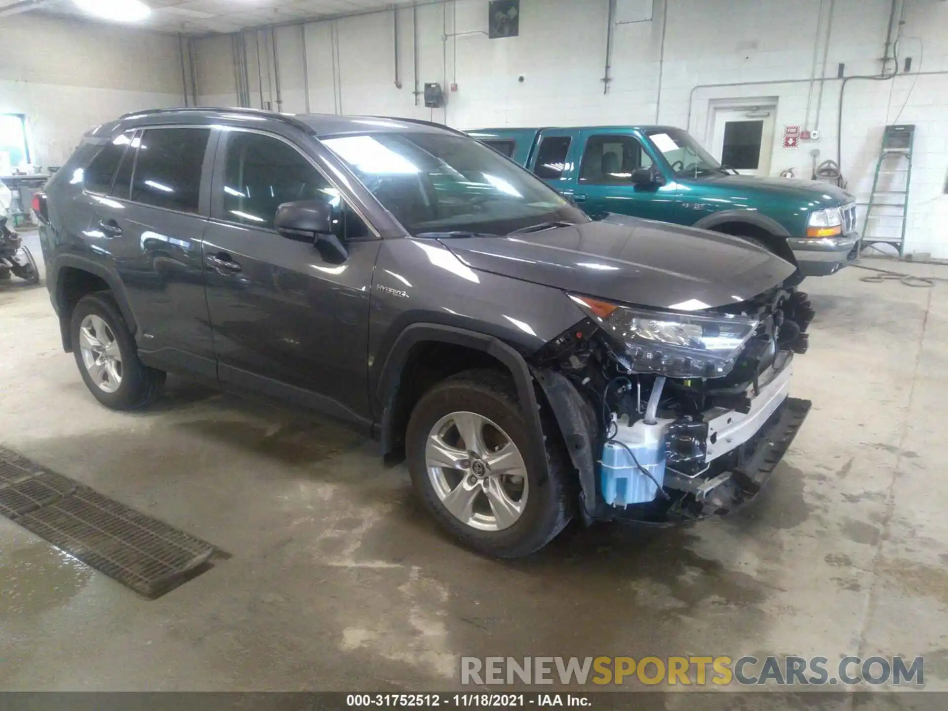 1 Photograph of a damaged car 2T3L6RFV7MW005345 TOYOTA RAV4 2021