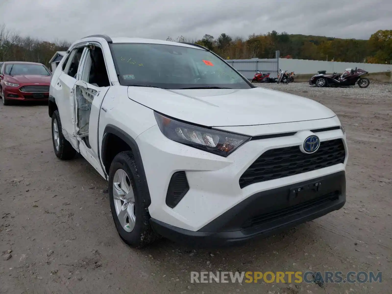 1 Photograph of a damaged car 2T3L6RFV9MW006254 TOYOTA RAV4 2021