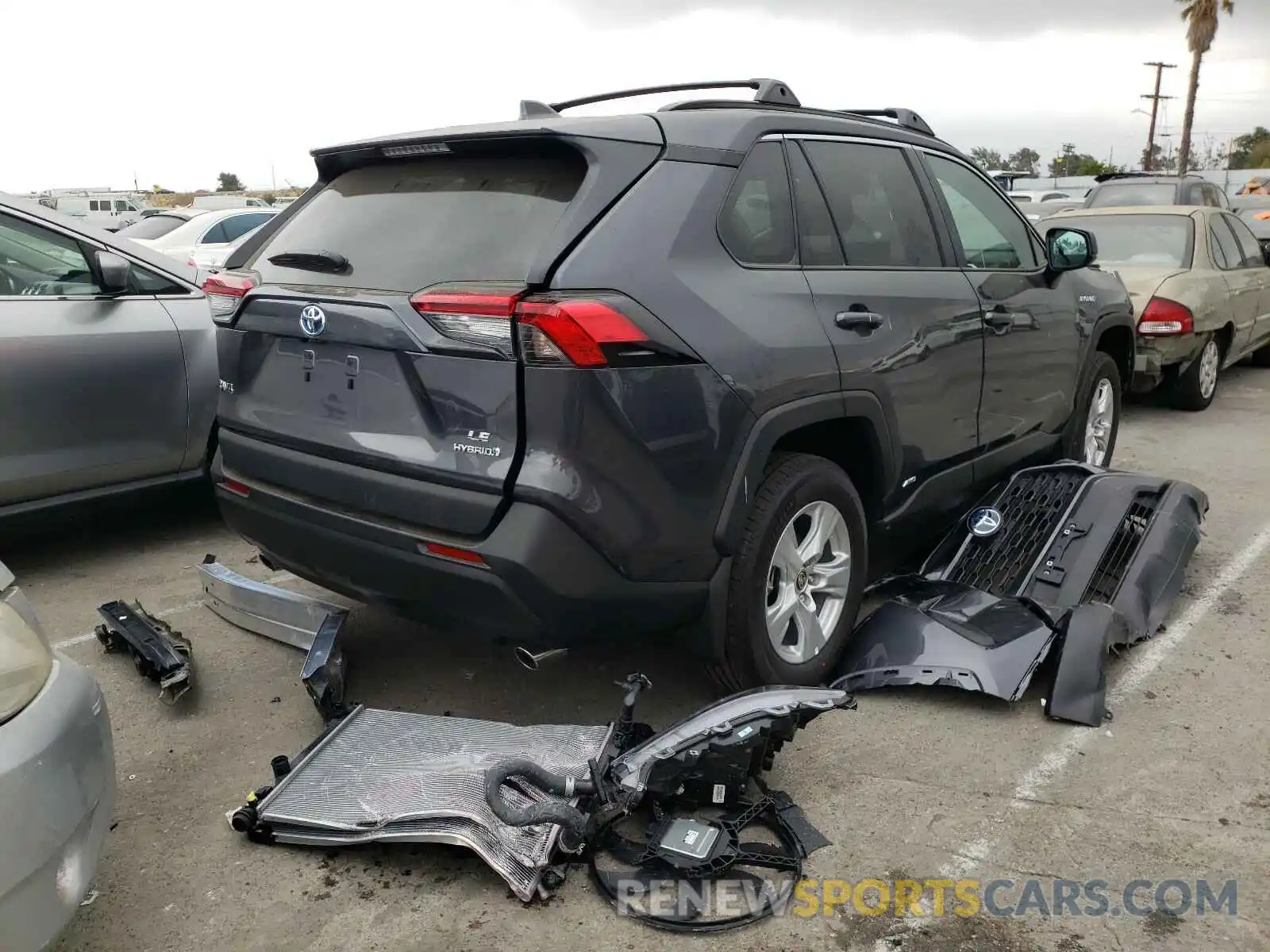 4 Photograph of a damaged car 2T3LWRFV2MW111072 TOYOTA RAV4 2021