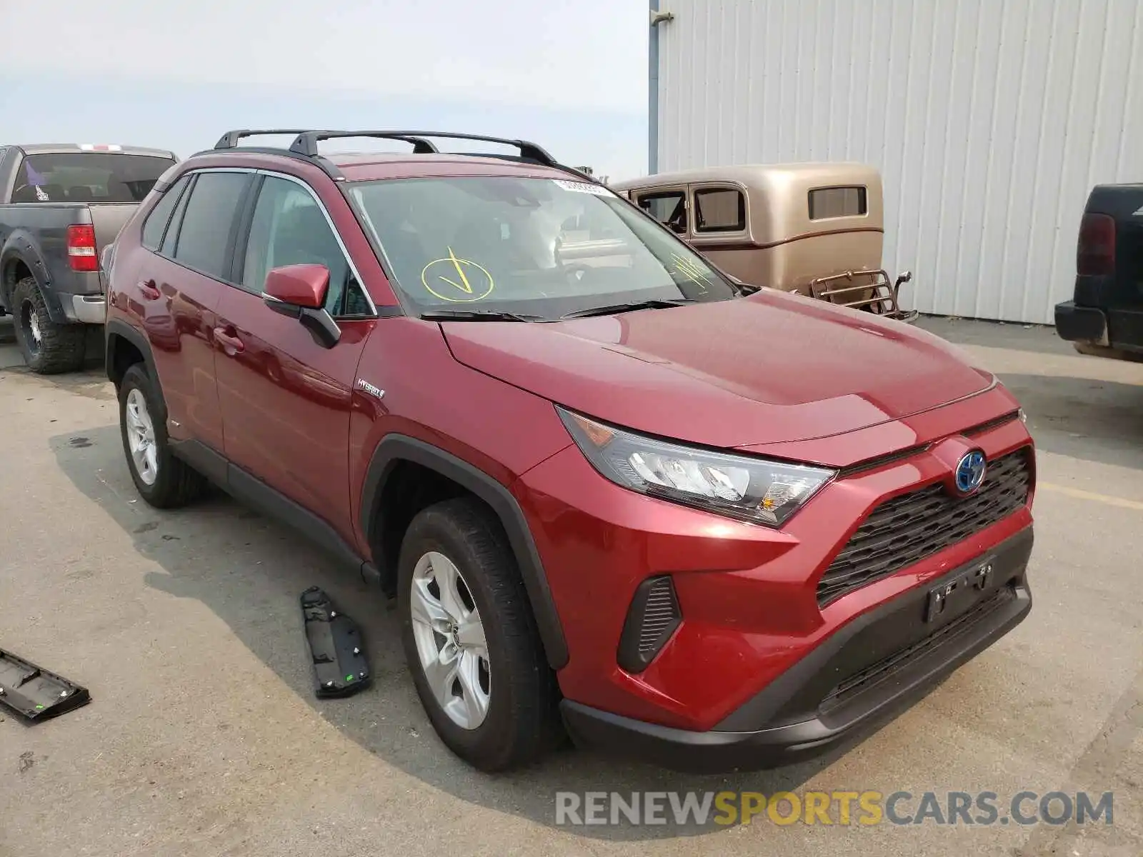 1 Photograph of a damaged car 2T3M6RFV8MW016195 TOYOTA RAV4 2021