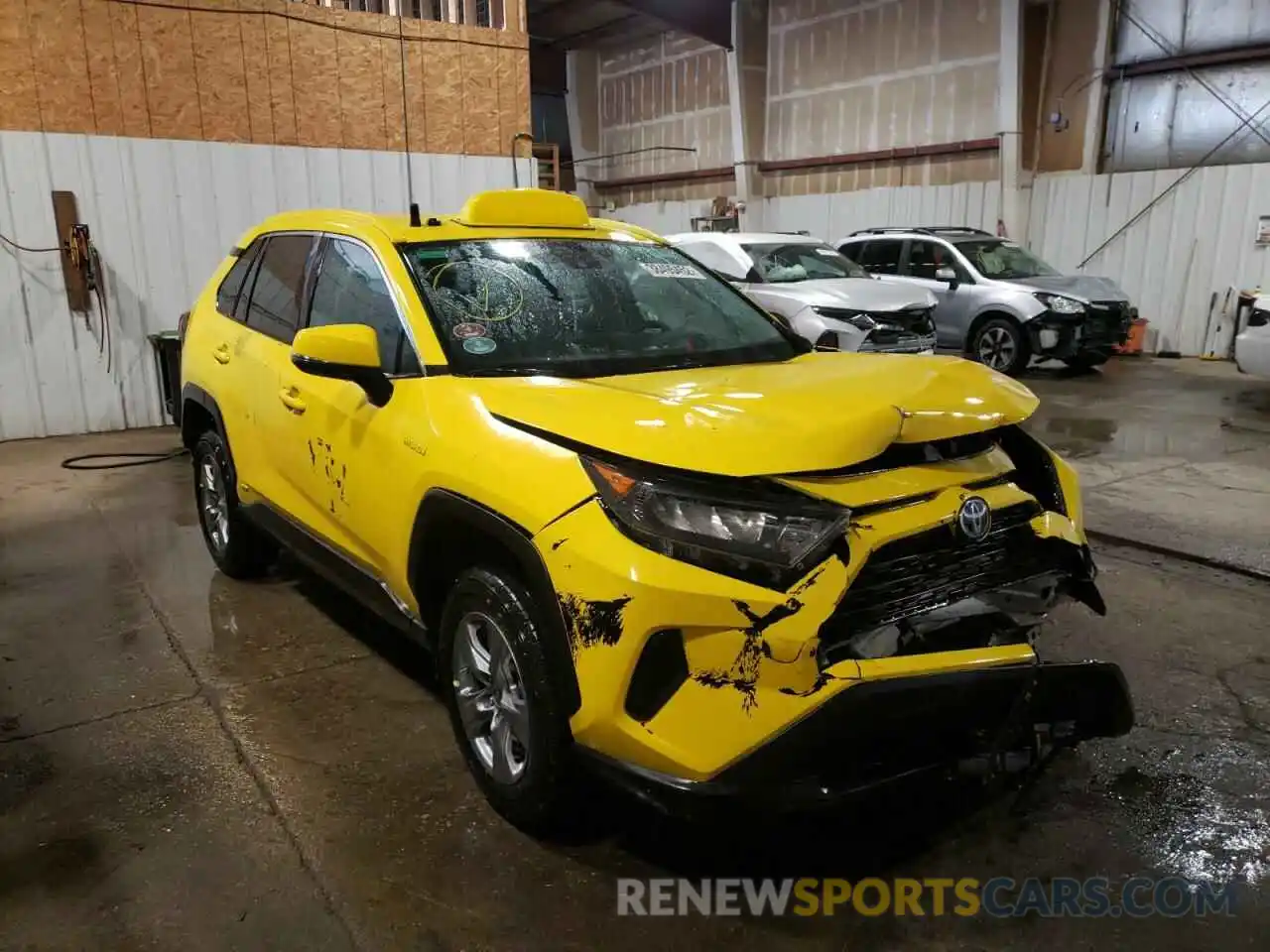 1 Photograph of a damaged car 2T3MWRFV9MW112093 TOYOTA RAV4 2021