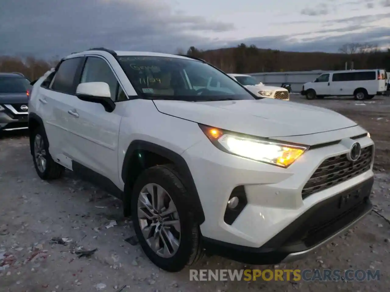 1 Photograph of a damaged car 2T3N1RFV0MW203367 TOYOTA RAV4 2021