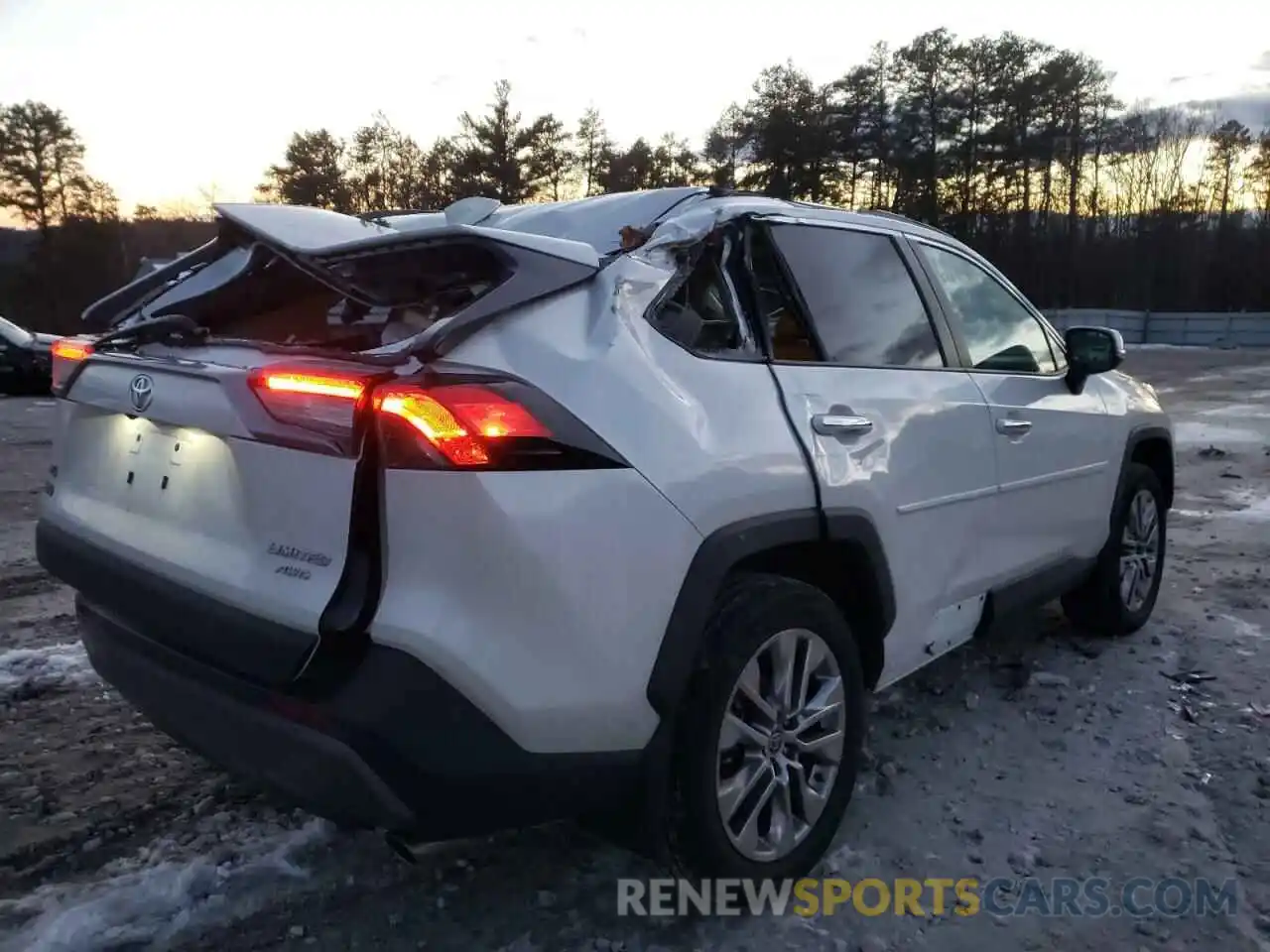 4 Photograph of a damaged car 2T3N1RFV0MW203367 TOYOTA RAV4 2021