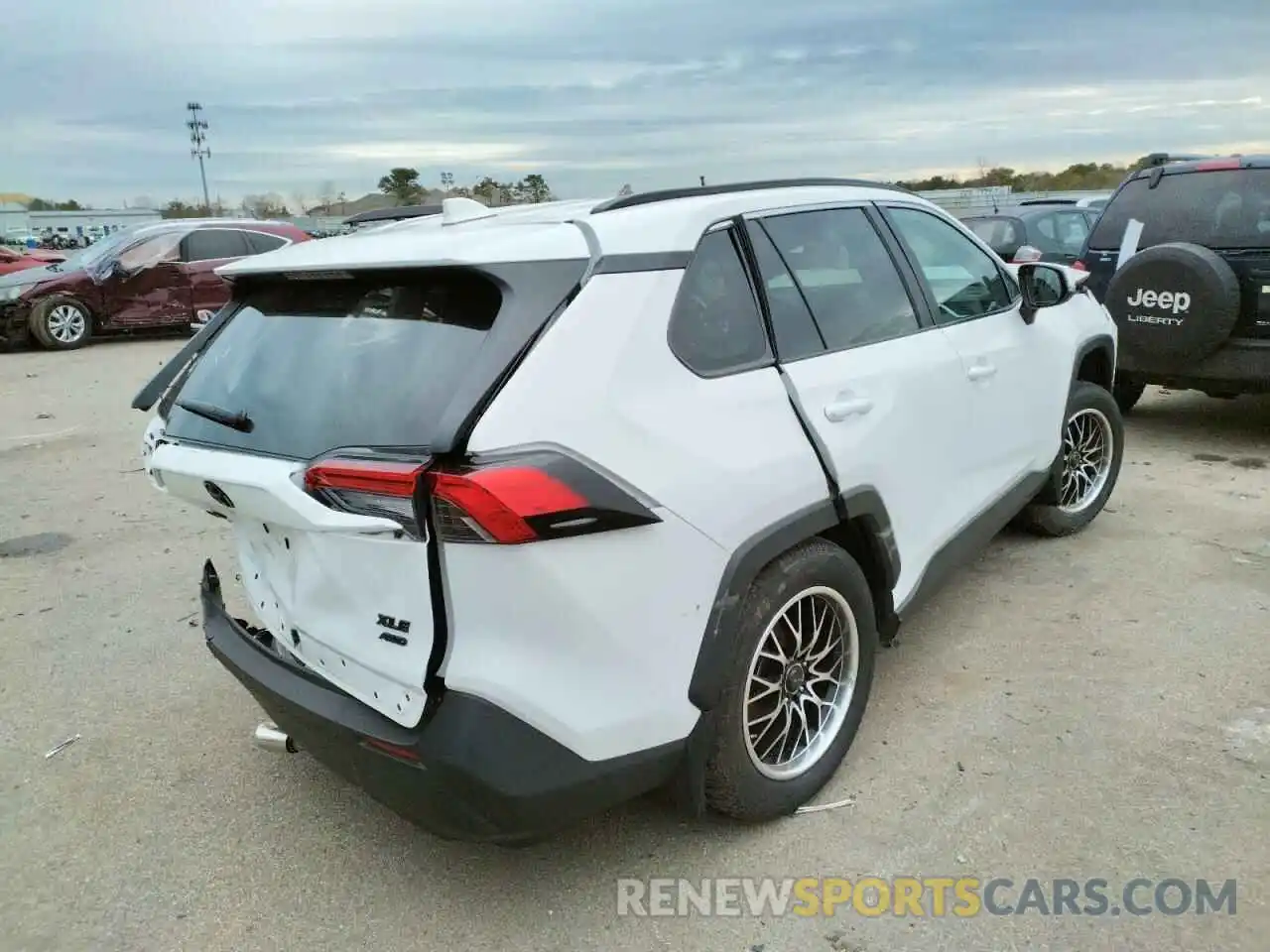 4 Photograph of a damaged car 2T3P1RFV0MC159011 TOYOTA RAV4 2021