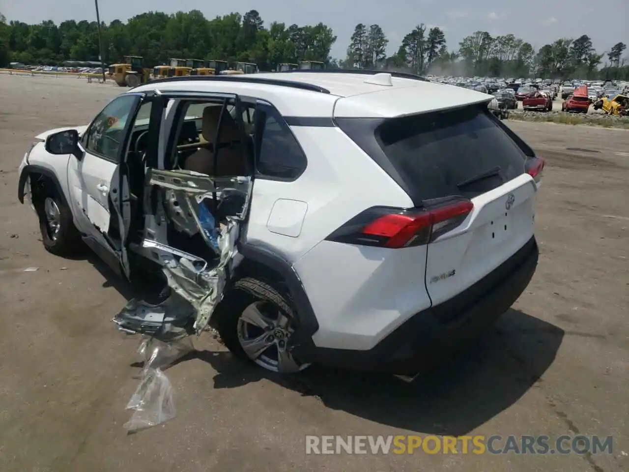 3 Photograph of a damaged car 2T3P1RFV0MC174592 TOYOTA RAV4 2021