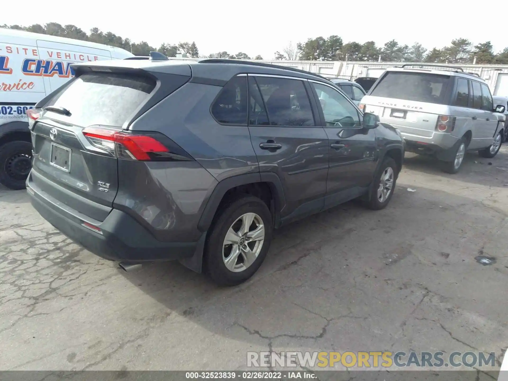 4 Photograph of a damaged car 2T3P1RFV0MC196382 TOYOTA RAV4 2021