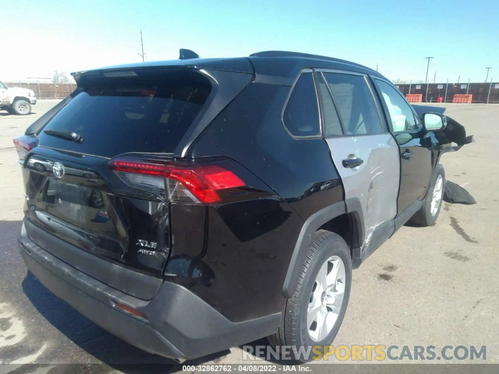 4 Photograph of a damaged car 2T3P1RFV0MC216260 TOYOTA RAV4 2021