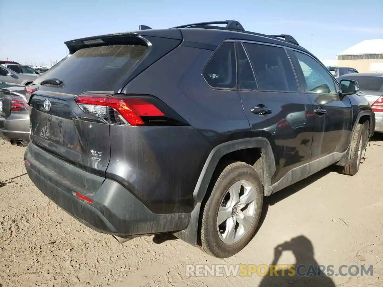 4 Photograph of a damaged car 2T3P1RFV0MC253373 TOYOTA RAV4 2021