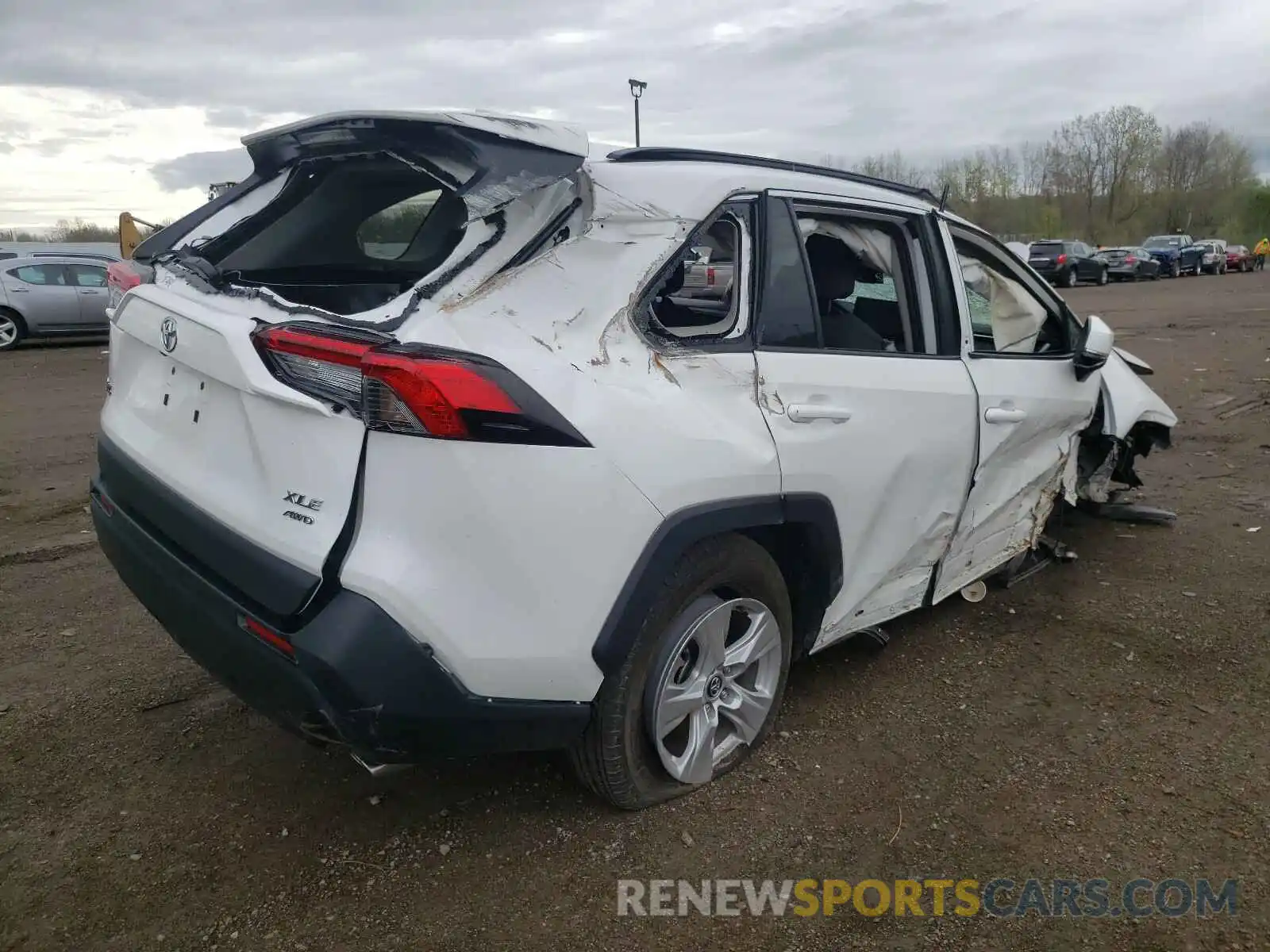 4 Photograph of a damaged car 2T3P1RFV0MW164157 TOYOTA RAV4 2021