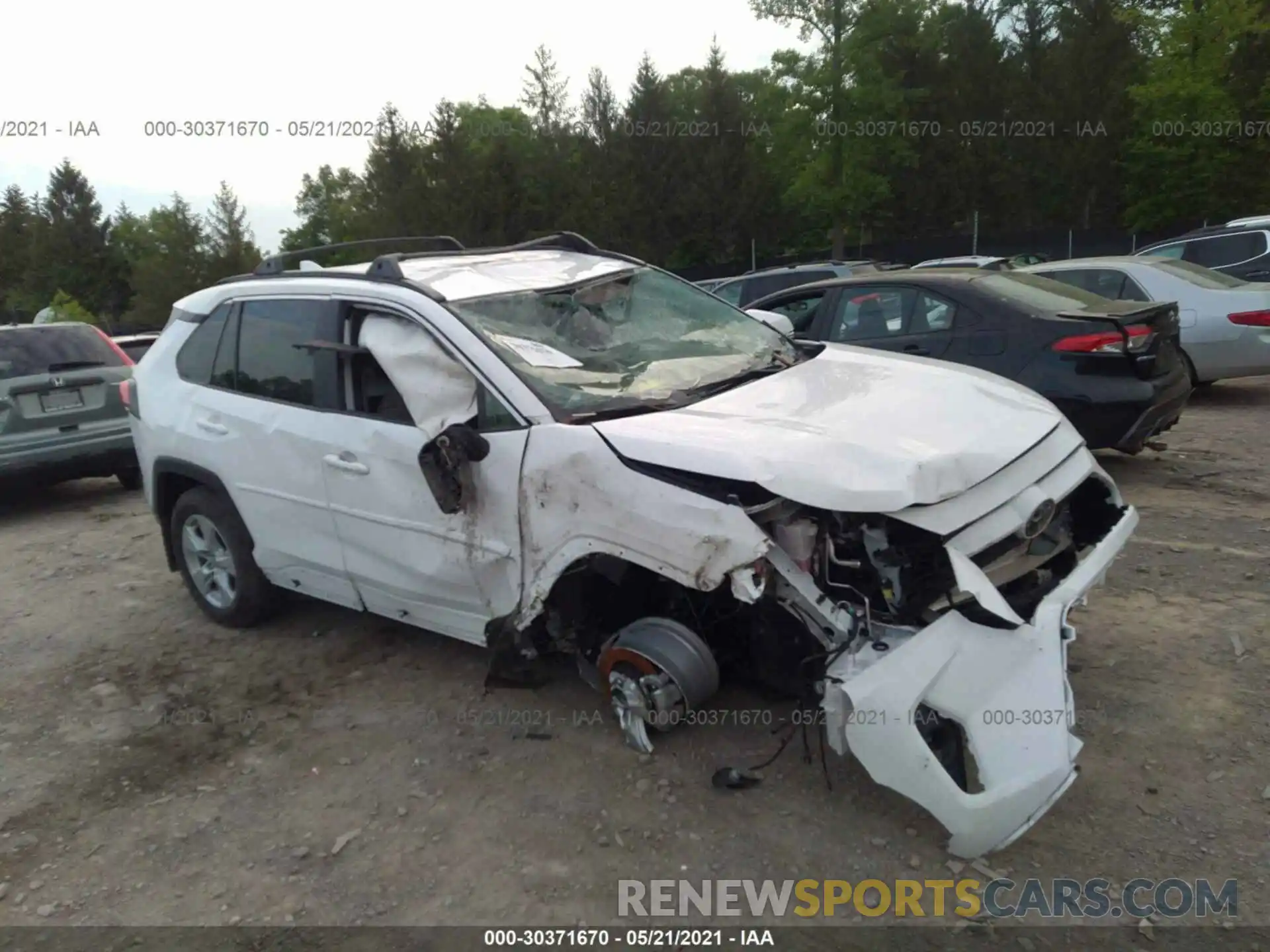 1 Photograph of a damaged car 2T3P1RFV0MW168001 TOYOTA RAV4 2021