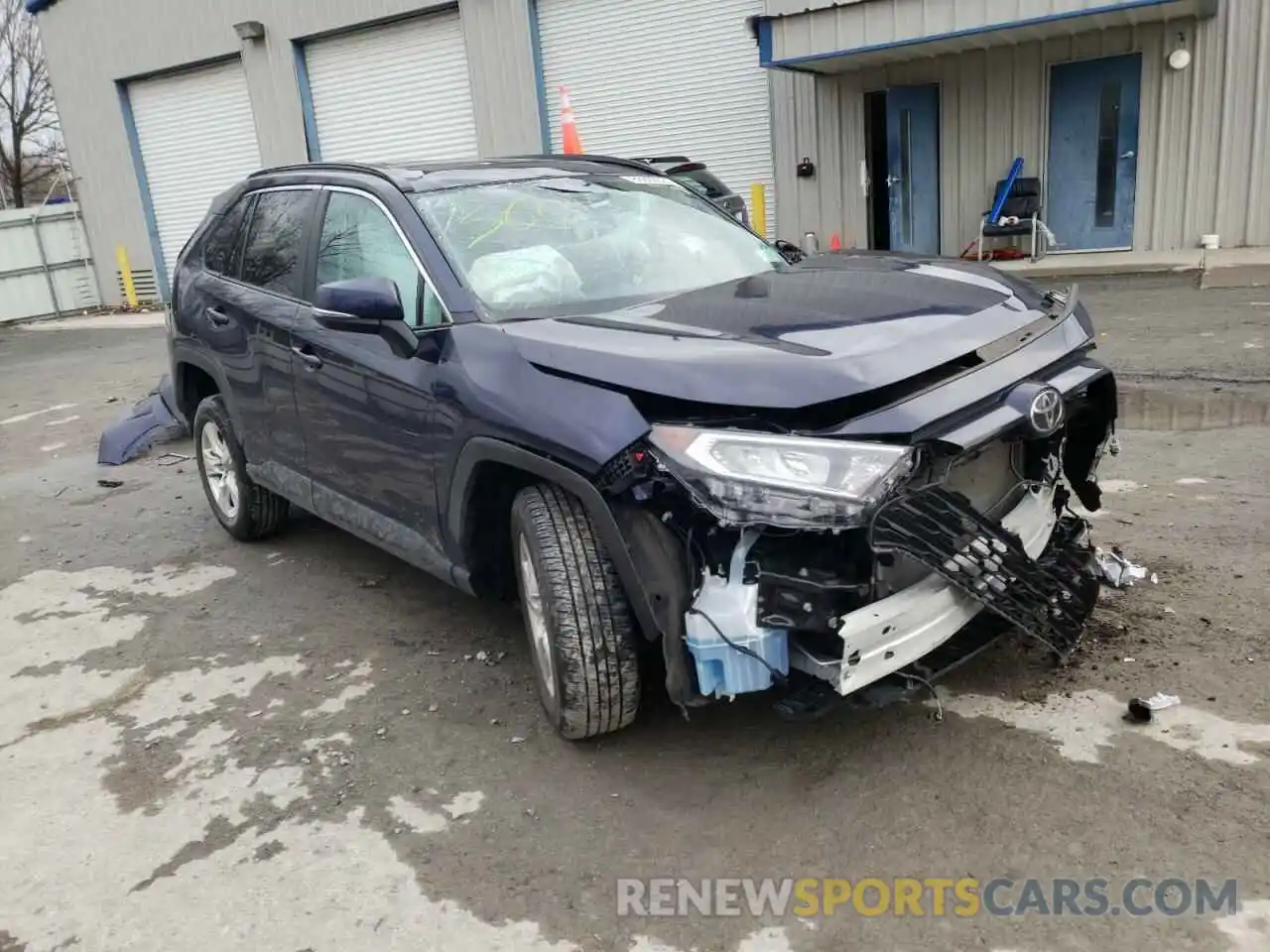 1 Photograph of a damaged car 2T3P1RFV0MW170573 TOYOTA RAV4 2021