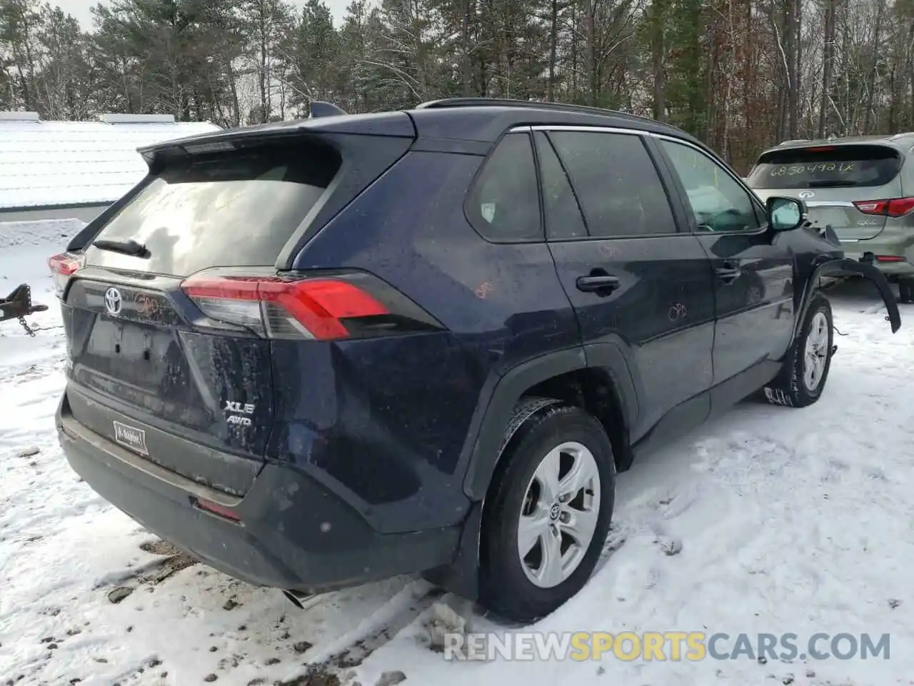 4 Photograph of a damaged car 2T3P1RFV0MW171030 TOYOTA RAV4 2021