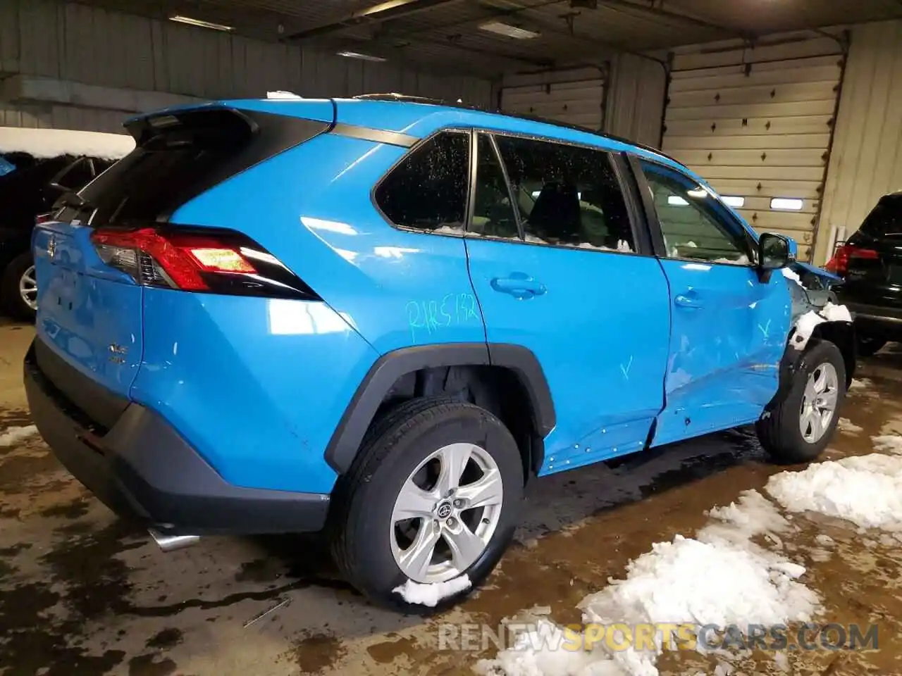 3 Photograph of a damaged car 2T3P1RFV0MW188443 TOYOTA RAV4 2021