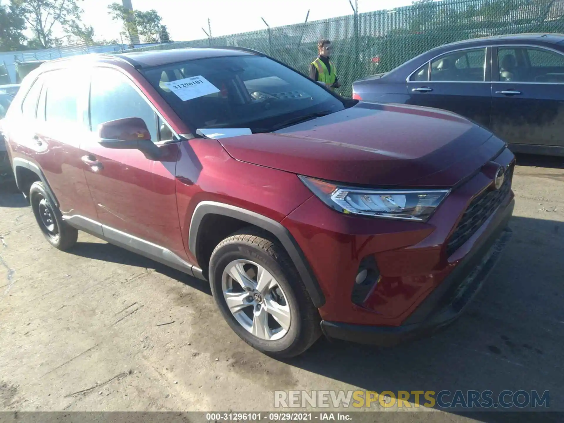 1 Photograph of a damaged car 2T3P1RFV0MW196672 TOYOTA RAV4 2021