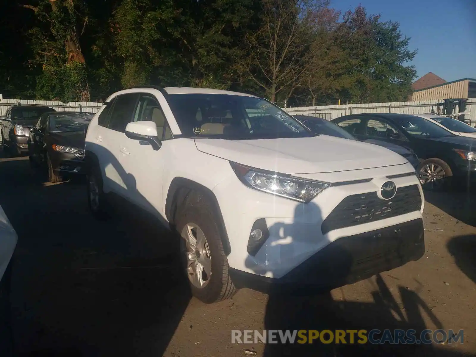 1 Photograph of a damaged car 2T3P1RFV0MW204219 TOYOTA RAV4 2021