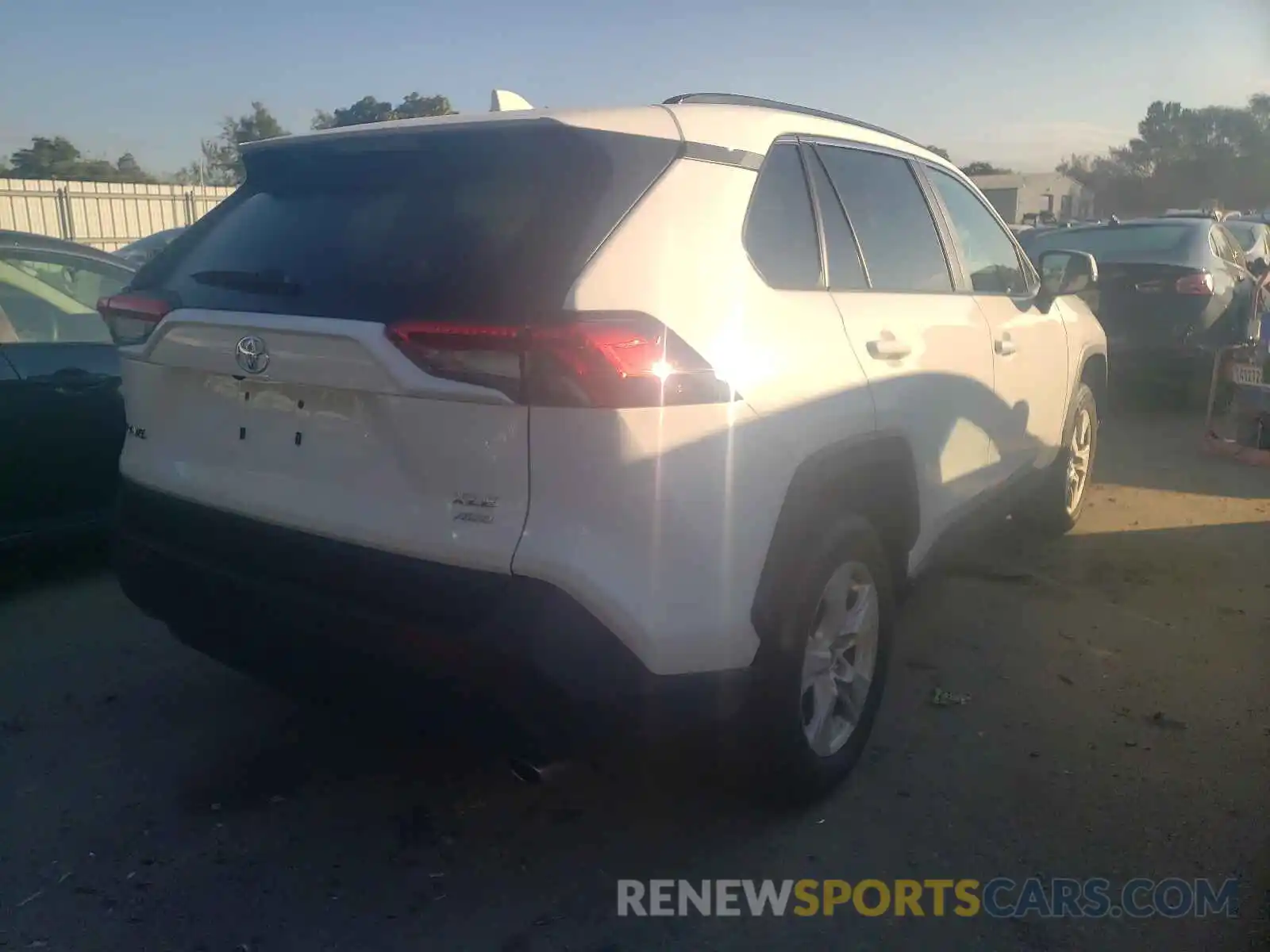 4 Photograph of a damaged car 2T3P1RFV0MW204219 TOYOTA RAV4 2021