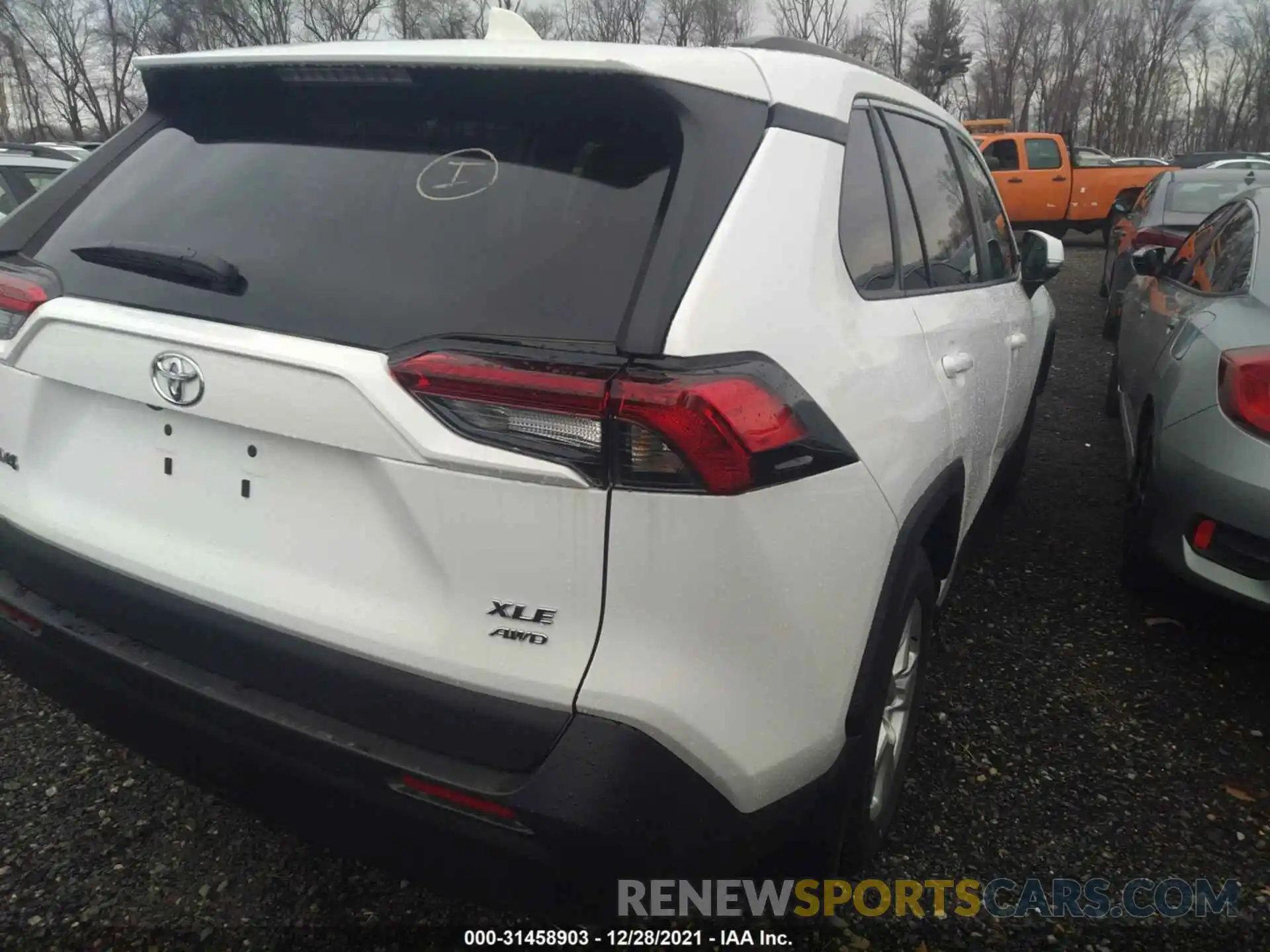 5 Photograph of a damaged car 2T3P1RFV0MW207315 TOYOTA RAV4 2021