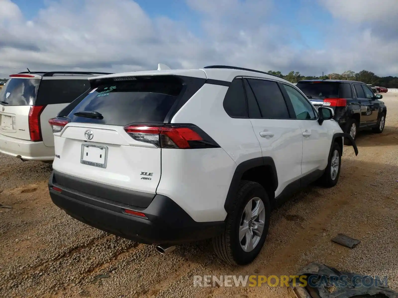 4 Photograph of a damaged car 2T3P1RFV0MW224860 TOYOTA RAV4 2021