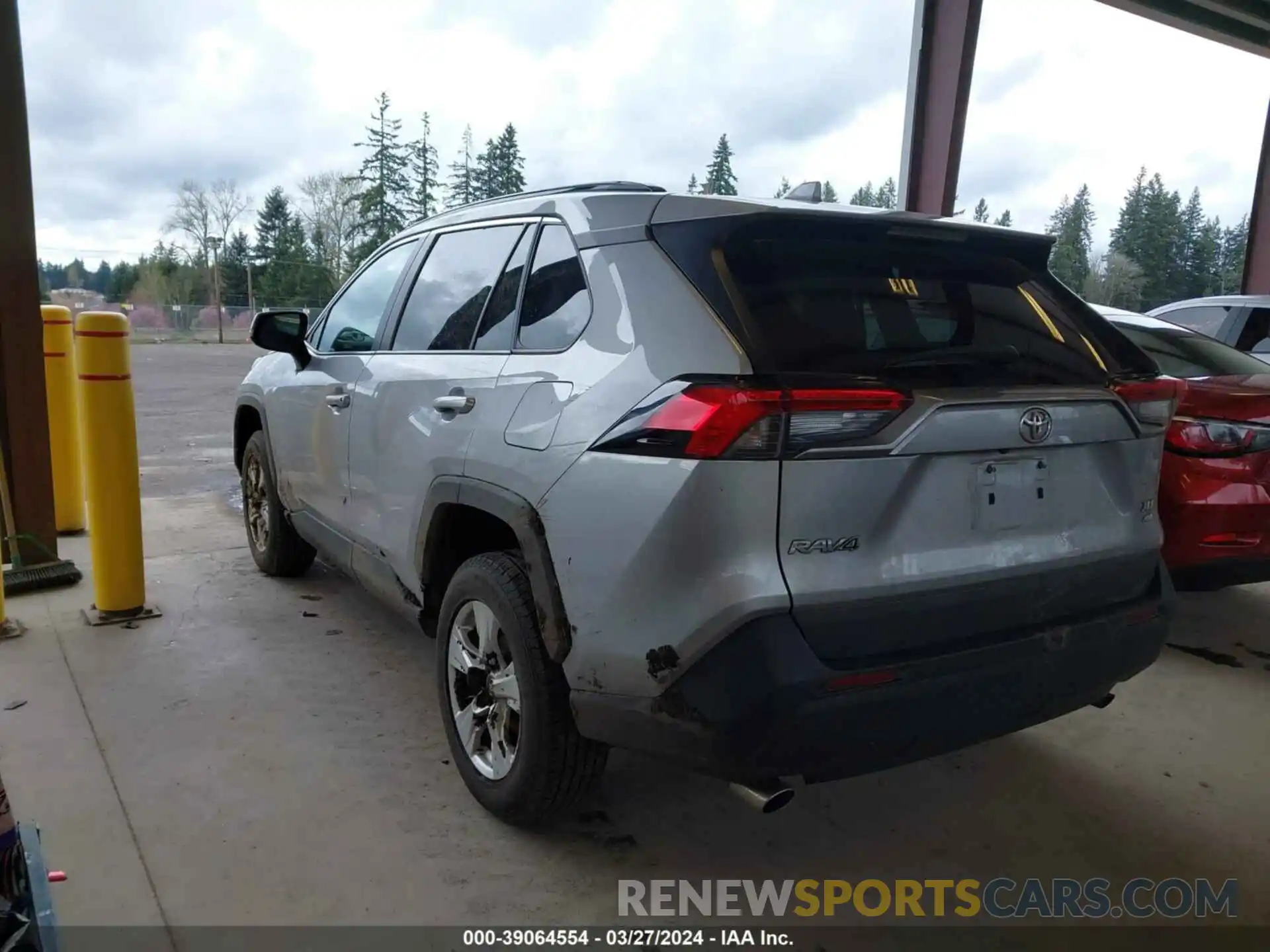 3 Фотография поврежденного автомобиля 2T3P1RFV1MC168106 TOYOTA RAV4 2021