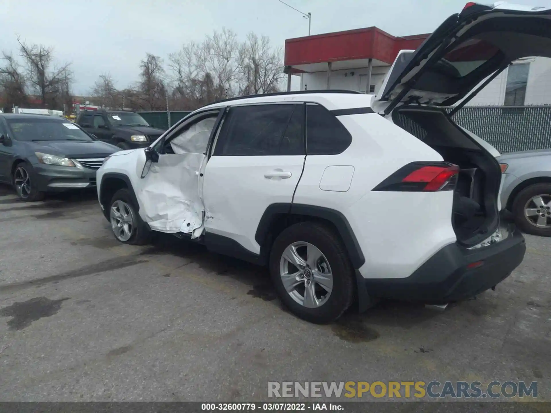 3 Photograph of a damaged car 2T3P1RFV1MC179140 TOYOTA RAV4 2021