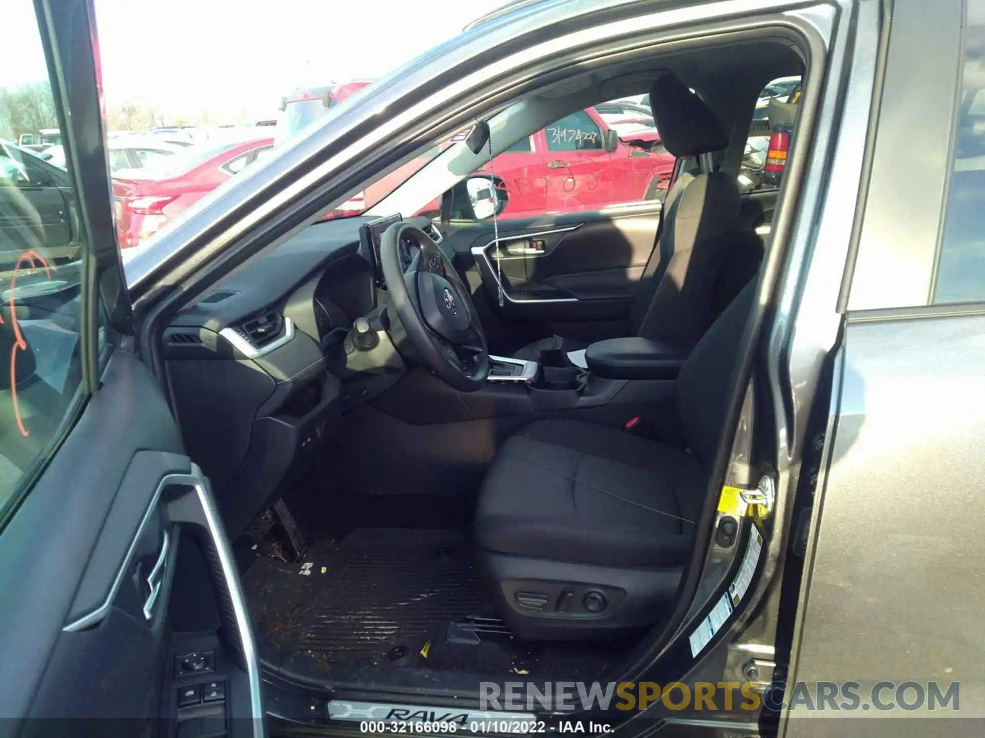 5 Photograph of a damaged car 2T3P1RFV1MC212072 TOYOTA RAV4 2021