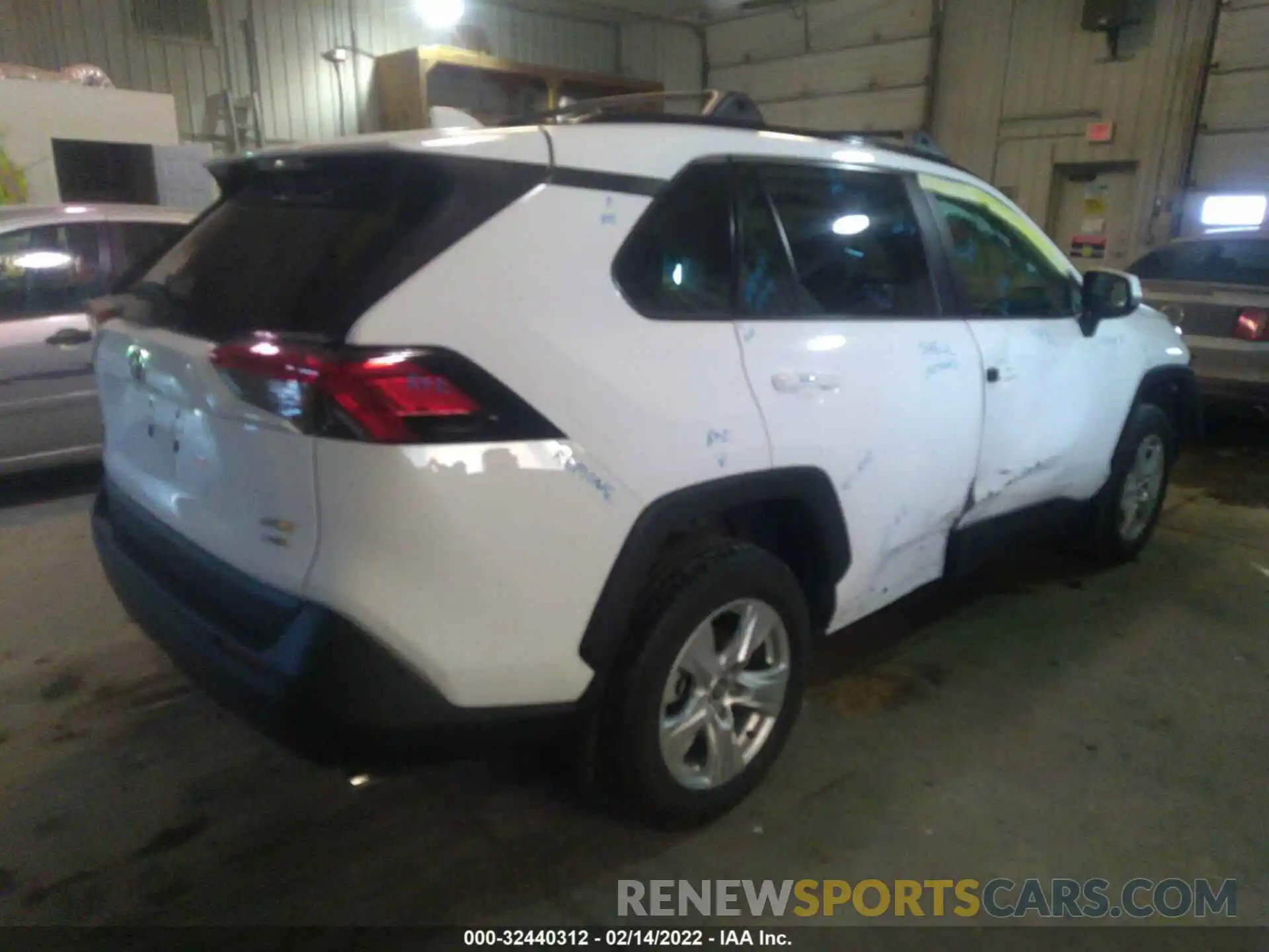 4 Photograph of a damaged car 2T3P1RFV1MC238266 TOYOTA RAV4 2021