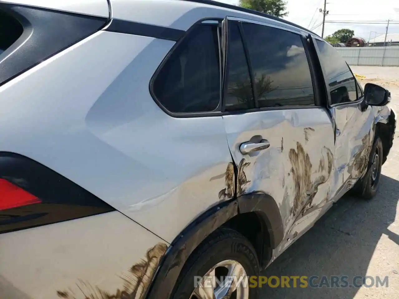 9 Photograph of a damaged car 2T3P1RFV1MW166046 TOYOTA RAV4 2021