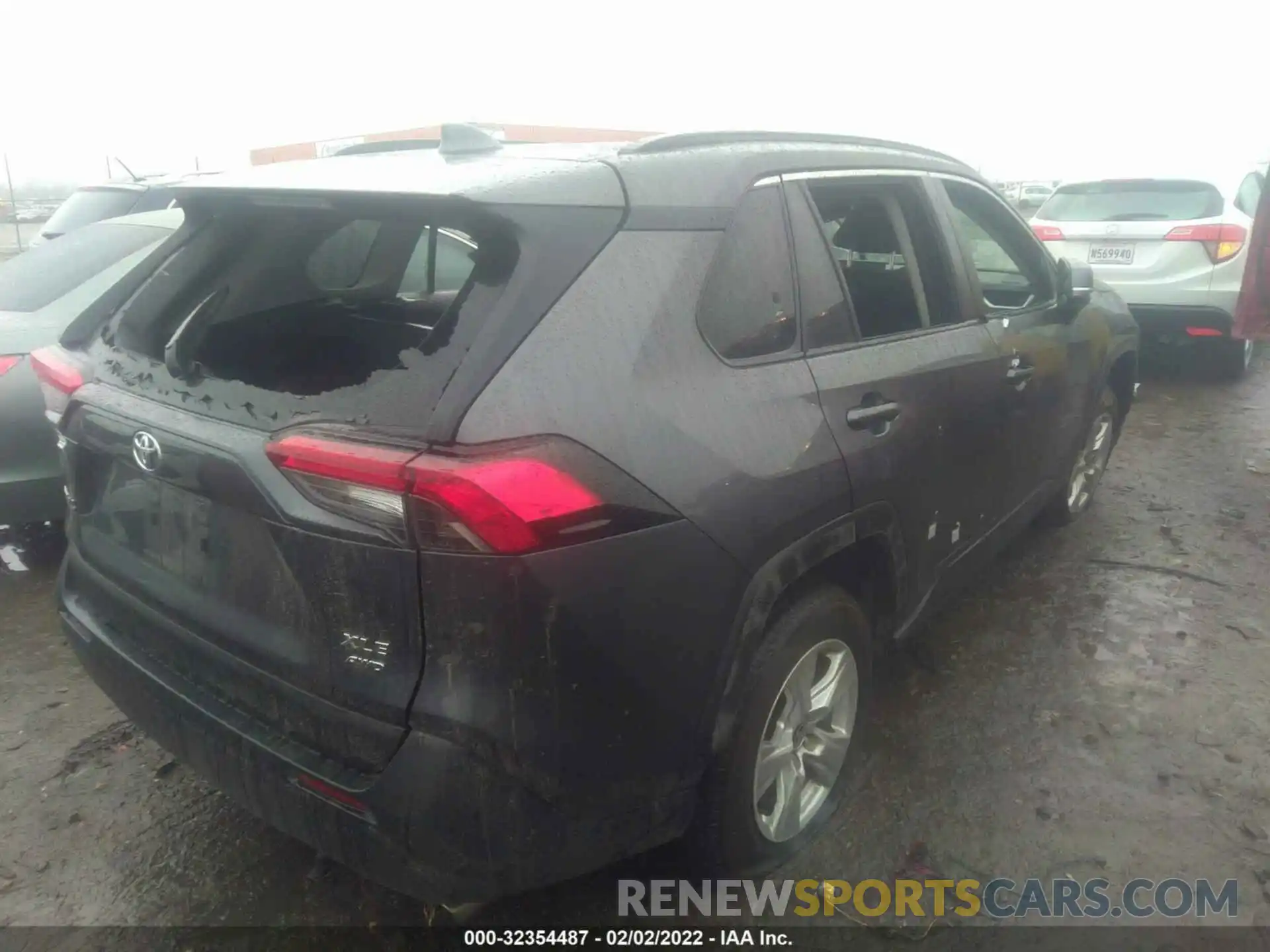 4 Photograph of a damaged car 2T3P1RFV1MW208943 TOYOTA RAV4 2021