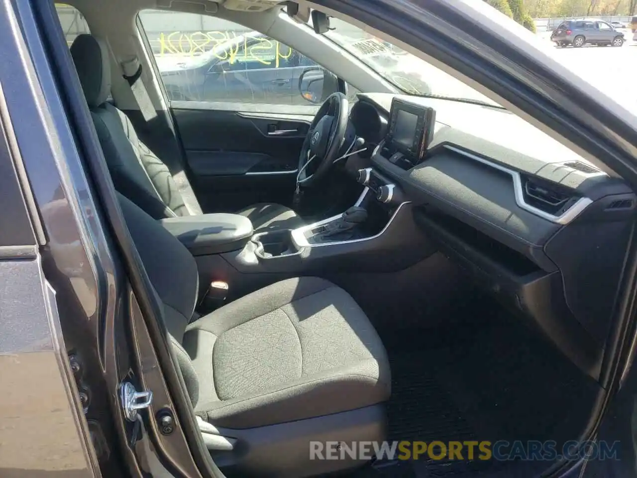 5 Photograph of a damaged car 2T3P1RFV1MW230019 TOYOTA RAV4 2021