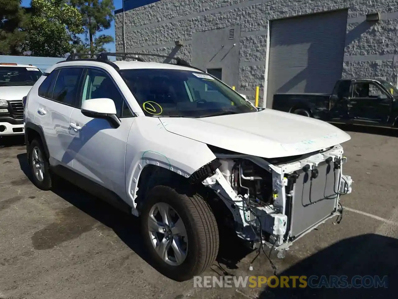 1 Photograph of a damaged car 2T3P1RFV2MC219726 TOYOTA RAV4 2021