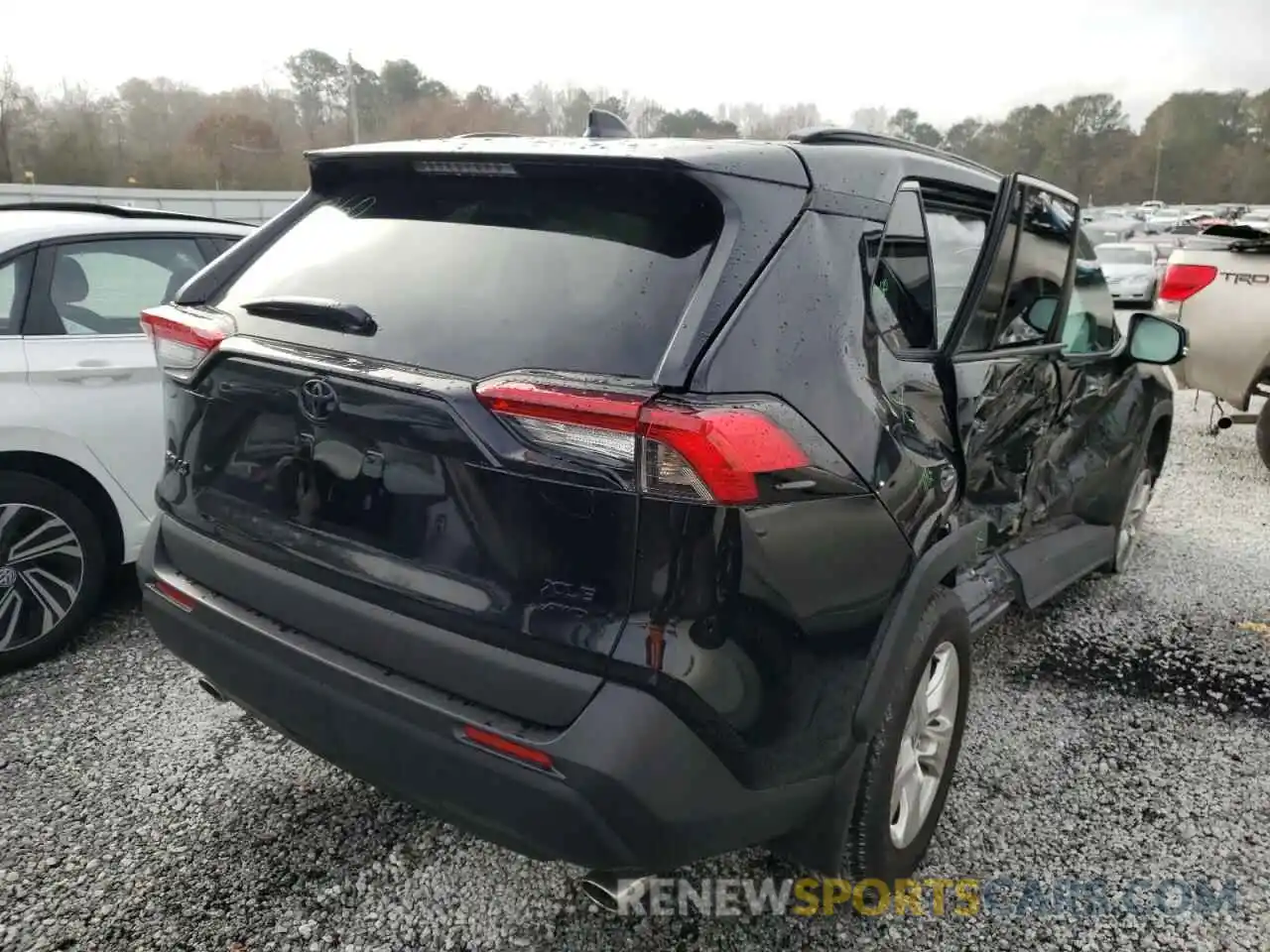 4 Photograph of a damaged car 2T3P1RFV2MC225073 TOYOTA RAV4 2021