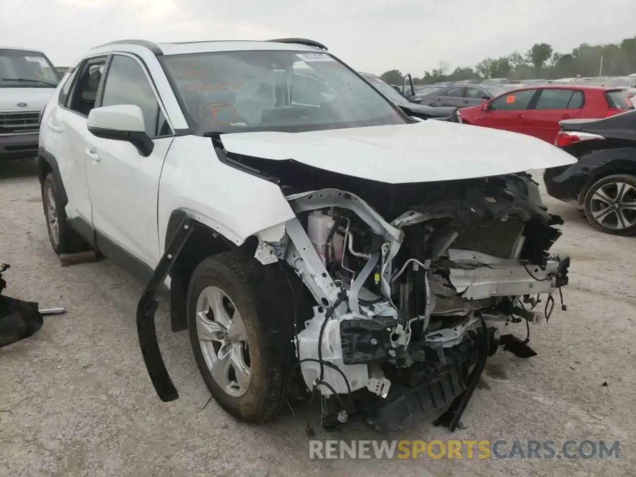 1 Photograph of a damaged car 2T3P1RFV2MC242231 TOYOTA RAV4 2021